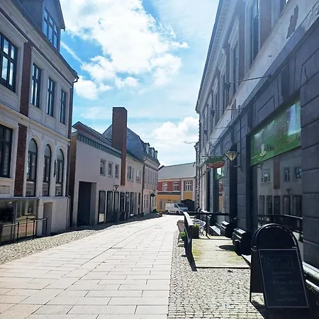 Grand 4 Persons Family 30 With Free Parking Hjørring