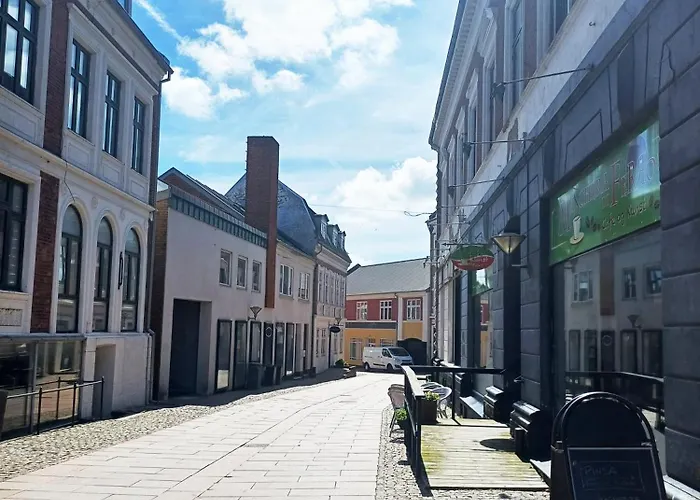 Grand 4 Persons Family 30 With Free Parking Hjørring